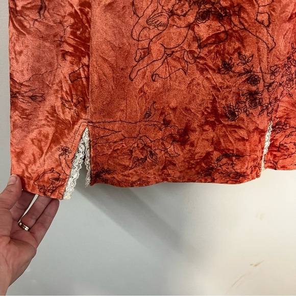 Kimchi Blue x Urban Outfitters Jill Velvet Cherub Mini Dress - Picture 9 of 16